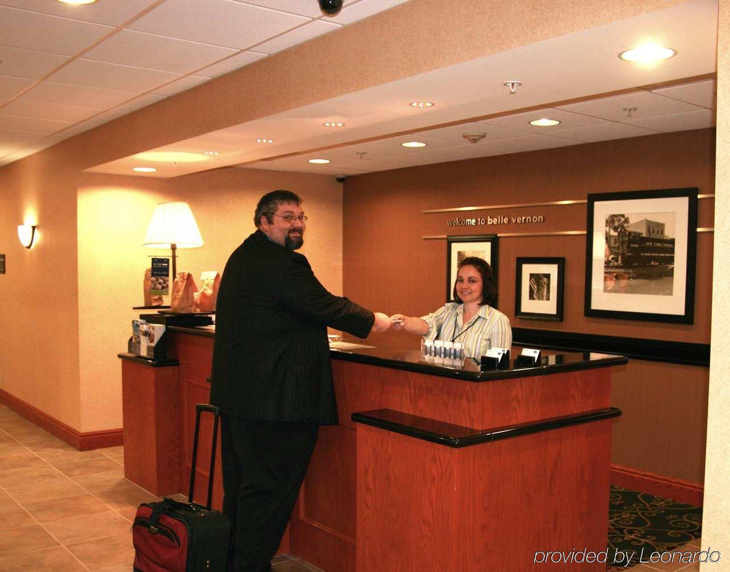 Hampton Inn Belle Vernon Beltér fotó