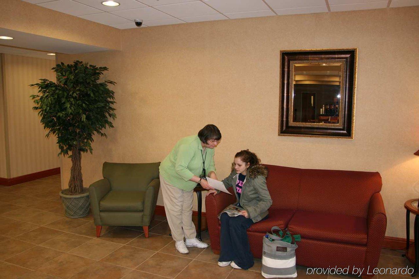 Hampton Inn Belle Vernon Beltér fotó
