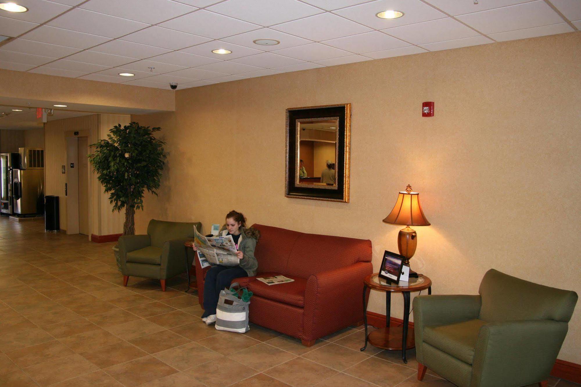 Hampton Inn Belle Vernon Beltér fotó